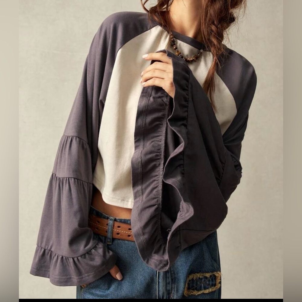 LAST ONEGray and White Women's Top - Picture 5 of 9
